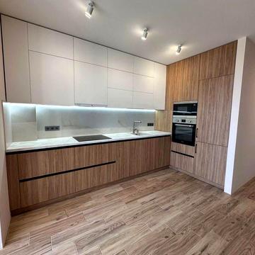 Продаж 1 км квартири в новобудові з ремонтом