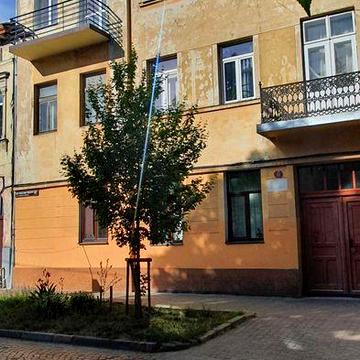 Продаж 2 кім. квартири в ближньому центрі вул. Ярослава Мудрого (цирк)