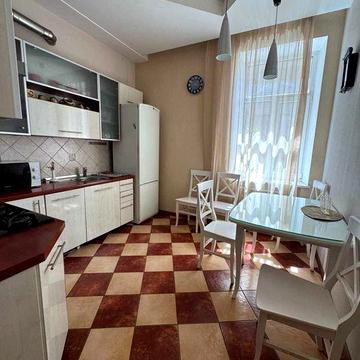 ЗДАЄМО в оренду  3-х кімнатну квартиру в центрі Бесарабська площа, 5а, поверх 4ий/5ти є ліфт !!
