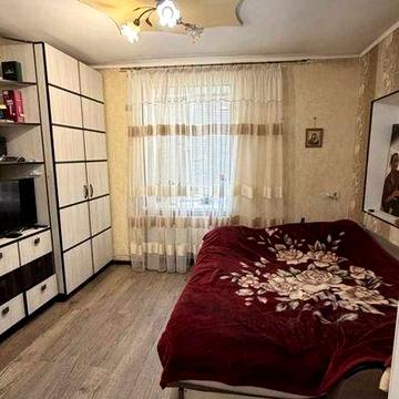 Продається  двокімнатна квартира в Чорноморці, в 5 хвилинах від моря.