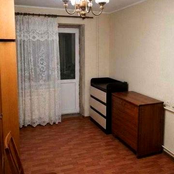 В продажу 1 кімнатна квартира в гарному стані.