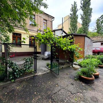 Продается 2к сталинка в центре, 1 этаж, 58,5 м², отдельный вход, качественный ремонт #146370