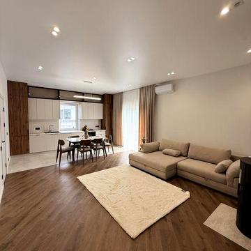 Будинок 100 м² з ремонтом у Ворзелі, сучасне КМ — $170 000. Тепла підлога, камін. Готовий до заселення.