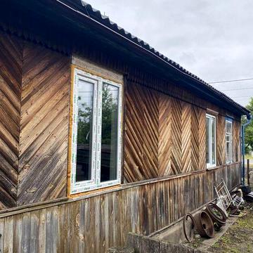Будинок дерев`яний у центрі Ємільчиного, вул. Захисників України, 32 (колишня 1 Травня)
