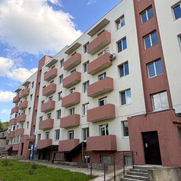 Продам простору 3-кімнатну квартиру в новобудові — 83,8 м². Своя (перший власник).