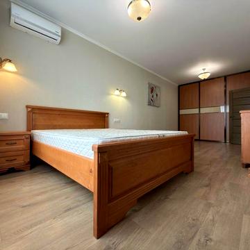 Глушкова 9г, біля Виставкового центру, 1 кімнатна 50м2, є генератор
