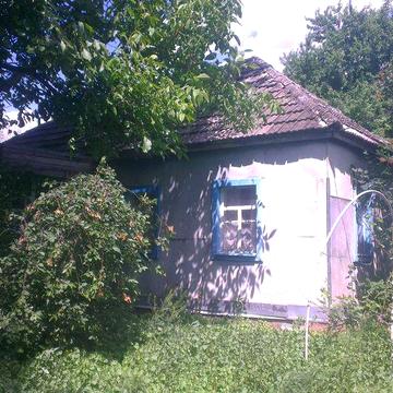 старенька хатка біля електрички