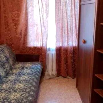 Здається гуртожиток на Шерстянці, є гаряча вода, 2500 за все