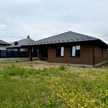 Сучасний продуманий будинок з чудовим плануванням та локацією