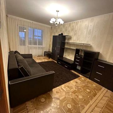 Продам свою 3-кімнатну квартиру  вул. Симиренка 22Г.