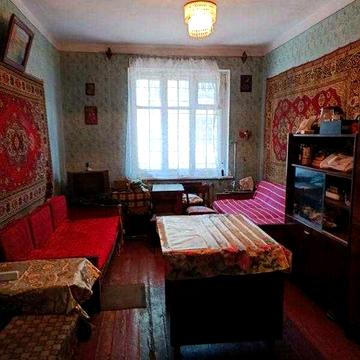 Фасадная  квартира в Центре. Книжный переулок