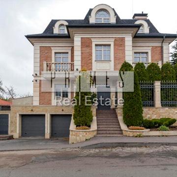 Продаж Будинку вул. Товарна, Чорна Гора 570м2