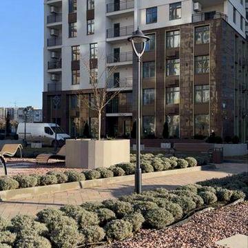 У продажу 2-кімнатна на Краснова, KADORR City вид у двір ЖК 67 перлина