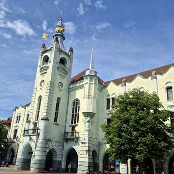 Продаж 2 кімнатной в тихому центрі міста.