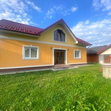 Продається масштабний будинок в Карпатах