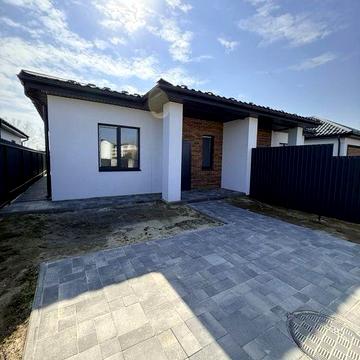 Дуплекс 79 м² у Ворзелі вул. Успішна — $78 000. Газове опалення, ділянка 2,5 сотки, передній та задній двір є розтермінування