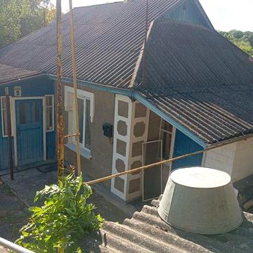 Продаж будинку з земельною ділянкою