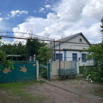 Продам будинок 65 м² у с. Грушівка, 18 км від Покрова - газ, опалення, сад, гараж
