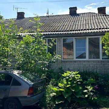 ПРОДАЖ: 2 кім квартира в центрі, з власним двором та гаражем