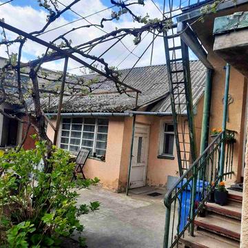 Продаю будинок в Ужгороді по вулиці Загорській в районі суда