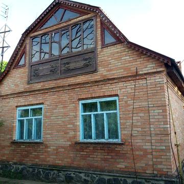 Дім червен цегла