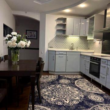 продам квартиру 3 комнатную 138 м2