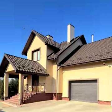 Продам двоповерховий будинок світлий затишний +15 сот .землі  с. Станиля під Трускавцем