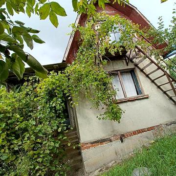 Дачна ділянка з будиночком, будматеріал