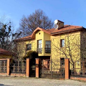 Продам особняк 608 м.кв, 12сот. вул. Любінська м. Львів паркова зона