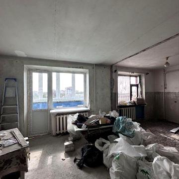 ЦЕНТР! Простора квартира 38м Під ремонт, вільне планування Пластик вікна балкон броньовані двері.