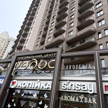 ЖК Родос. Через дорогу парк Перемоги близько море. ЖК Родос
