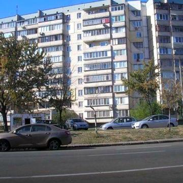 Квартира 3х комнатная метро Харьковская ул.РевуЦкого 24 с мебелью