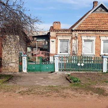 Продається будинок від власника,Велика літня кухня +гараж.Сан.вузол в домі В Централь міському районі