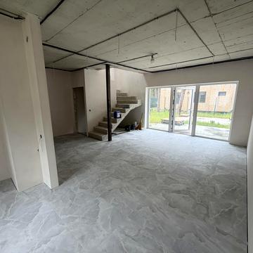 None 140000.0 USD