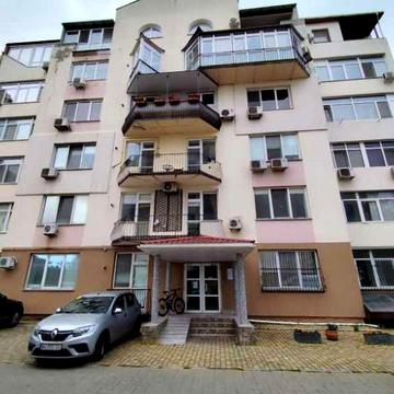 Відмінна двокімнатна квартира в Аркадії.