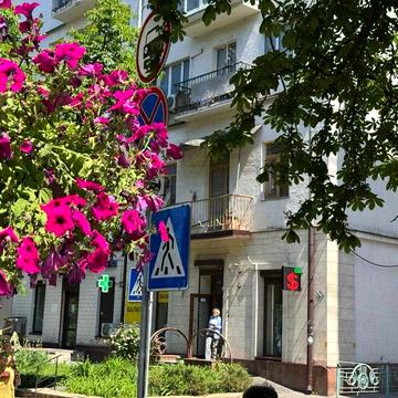 Продам 2 кімнатну квартиру вул. Мазепи, 9, Печерськ, Арсенальна, Лавра Маріїнський і парк Вічної Слави