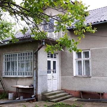 Продається особняк з ділянкою 22 сотих в м Івано-Франківську