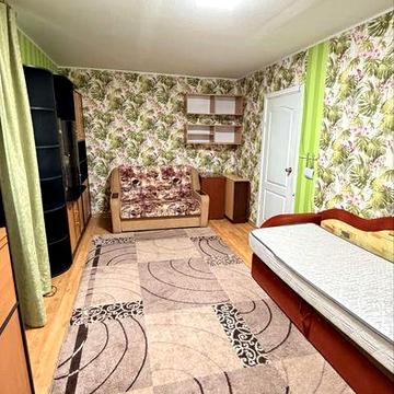 Продам 1-кімнатну квартиру на вул. Квартальна.