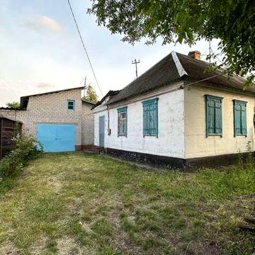 ДІІВКА 1: Пів будинку + окрема будівля кухня, гараж та велика ділянка