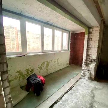 Продам БОЛЬШУЮ 2-х ком.кв на ЖМ Тополь-1. Под ремонт.