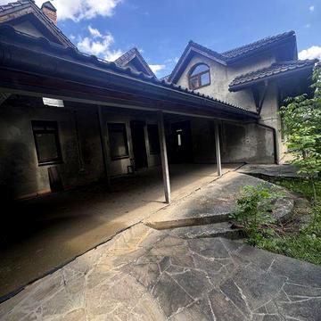 Ексклюзивне приватне домоволодіння преміум-класу у передмісті Івано-Франківська