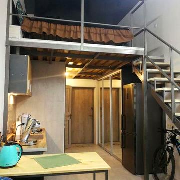 Сдам  двухуровневую квартиру в стиле лофт (loft).Ботанический сад. Научная. Ул. Авиахимическая 7.  ЖК Воробьевы Горы на Полях  ул Клочковская