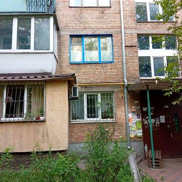 Сдам 2-х кімнатну 45 кв.м. на 2-му поверсі.  (шахеди і ракети в районі не літають і від прильотів надійно прикрита сусідніми висотними домами)