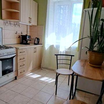 Продається 3-кімнатна квартира по вул. Ростиславська, 5