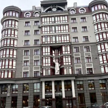 Здається однокімнатна квартира з 1 липня  на довготривалий термін , світло інтернет є постійно