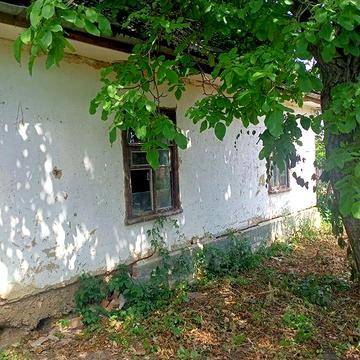 Будинок та земельна ділянка в с Берестівець