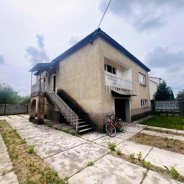 Продаж цегляного будинку в м.Берегове, 186 кв.м , 10 соток ділянки.