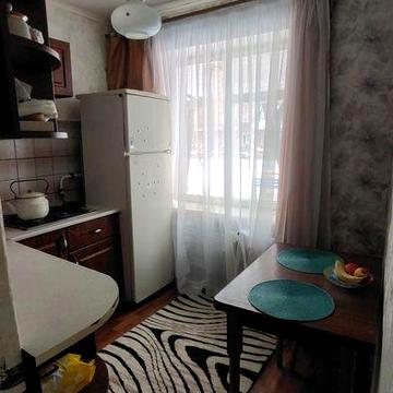 Продається 2х кімнатна в центрпльній частині міста