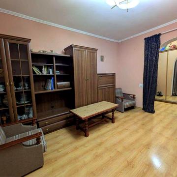 Військовим здається 2-х кім квартира на 2 поверсі біля центру