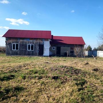 Будинок з земельною ділянкою